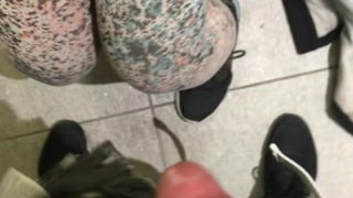 Arap Kız İşyeri Tuvaletinde Sikişiyor